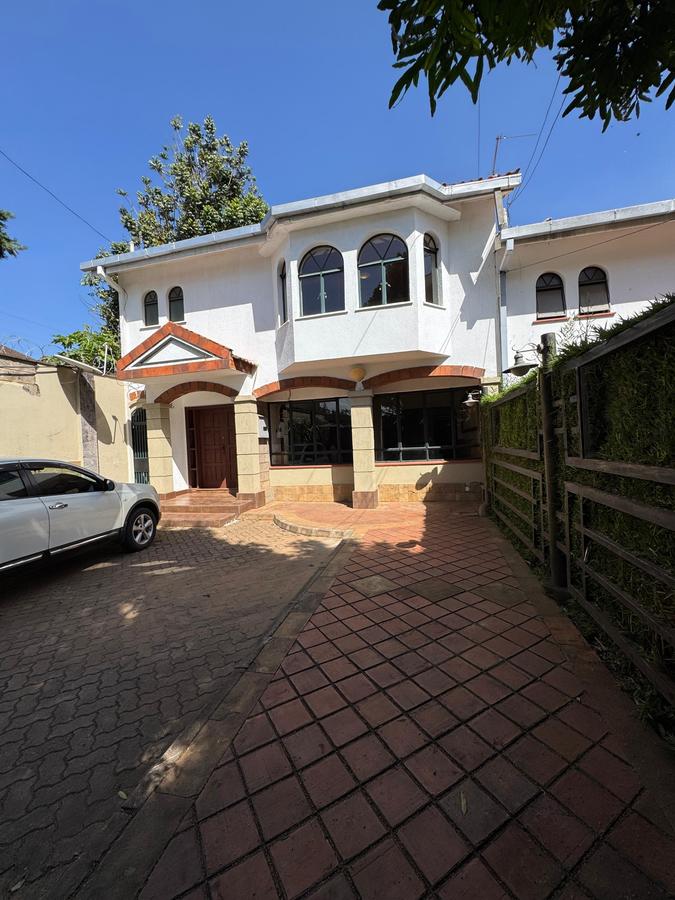 4 Bed Townhouse with En Suite in Rhapta Road - 15