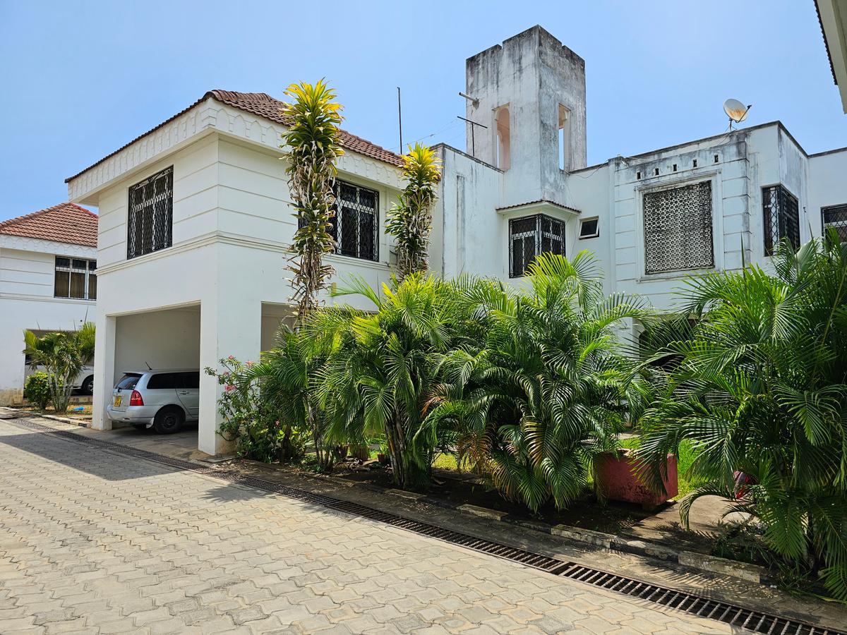 5 Bed Villa with En Suite in Nyali Area - 2