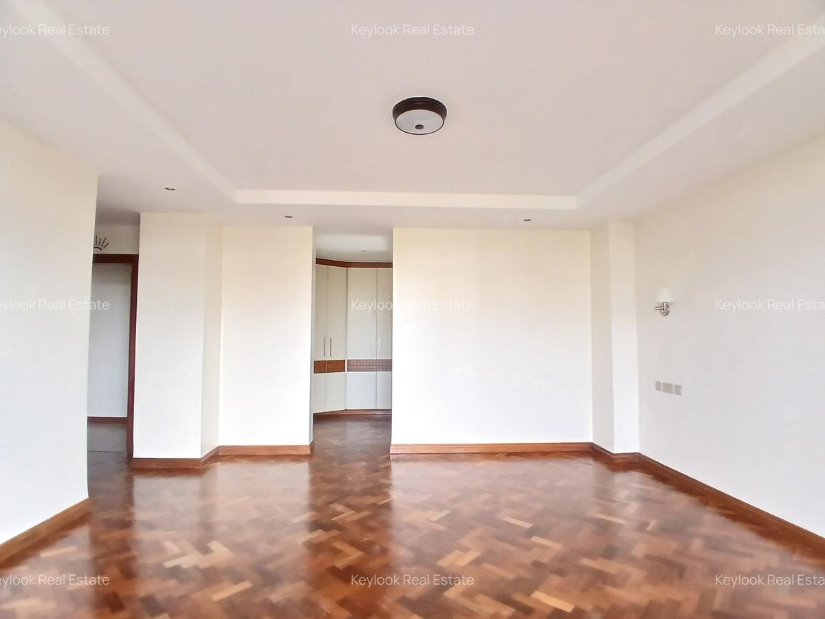 3 Bed Apartment with En Suite in Riverside - 10