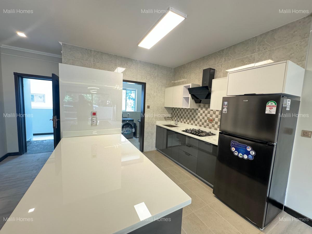 2 Bed Apartment in Riverside - 4