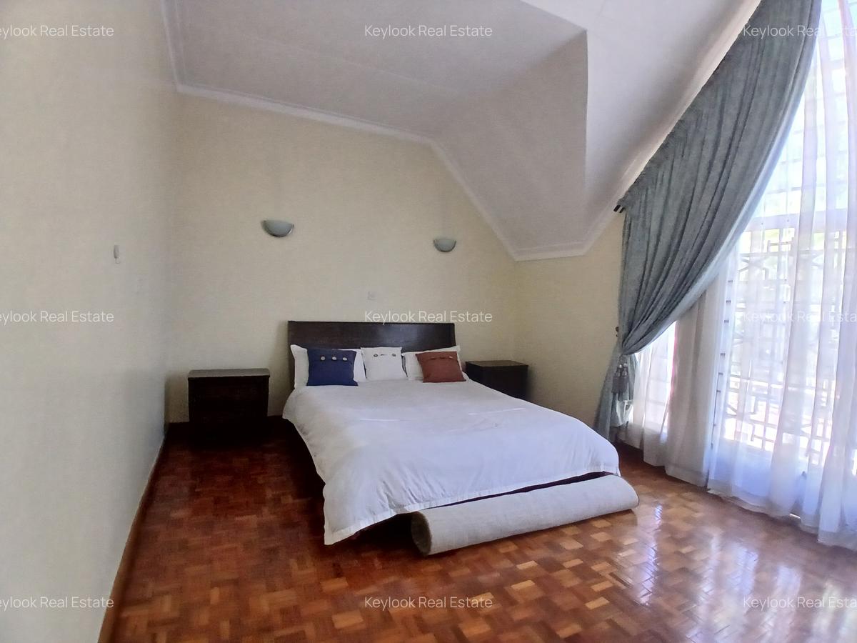 5 Bed Townhouse with En Suite at Lavington - 11