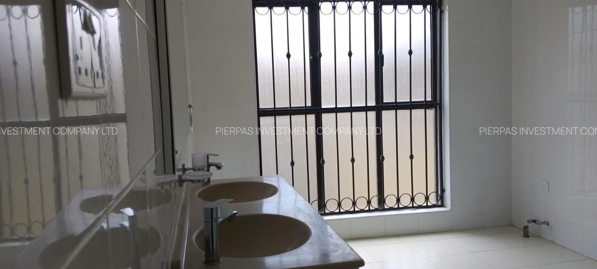 5 Bed Townhouse with En Suite in Syokimau - 18