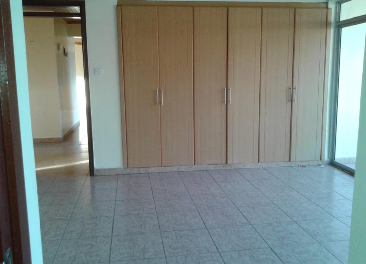 Serviced 3 Bed Apartment with En Suite in Kilimani - 11