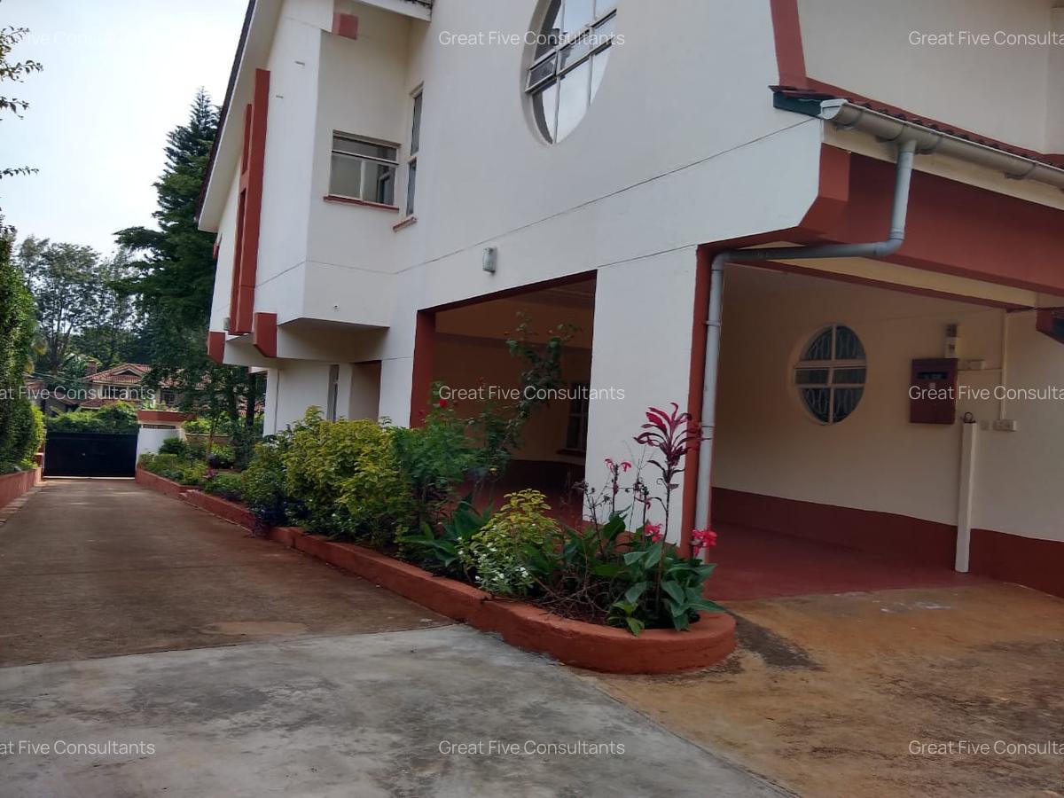 5 Bed Villa with En Suite in Runda - 12