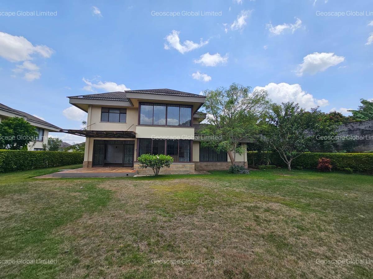 4 Bed Townhouse with En Suite in Ridgeways - 2