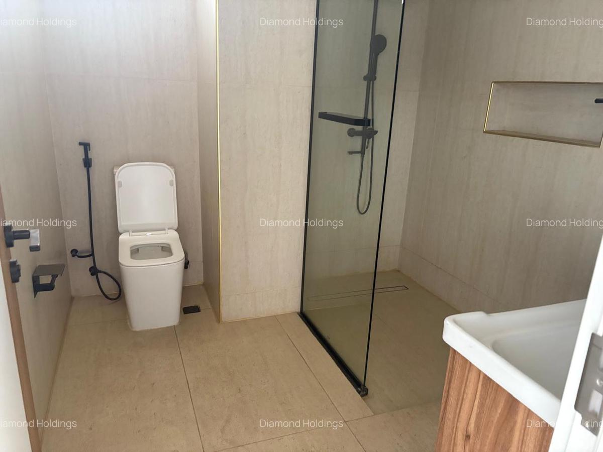 3 Bed Apartment with En Suite at Brookside - 6