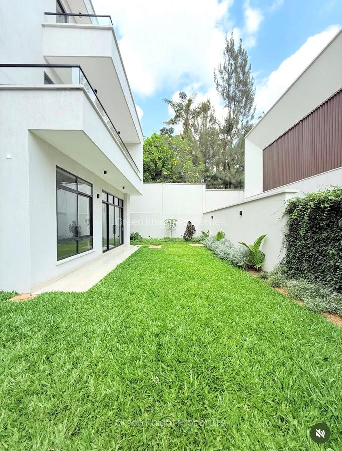 5 Bed House with En Suite in Lavington - 6