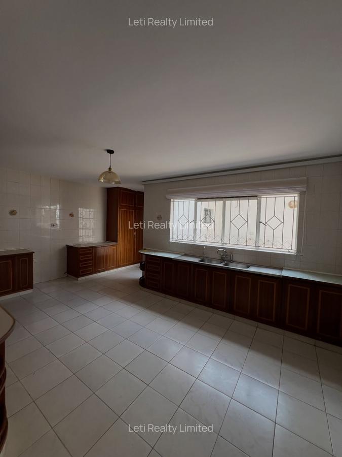 4 Bed Townhouse with En Suite in Lavington - 18
