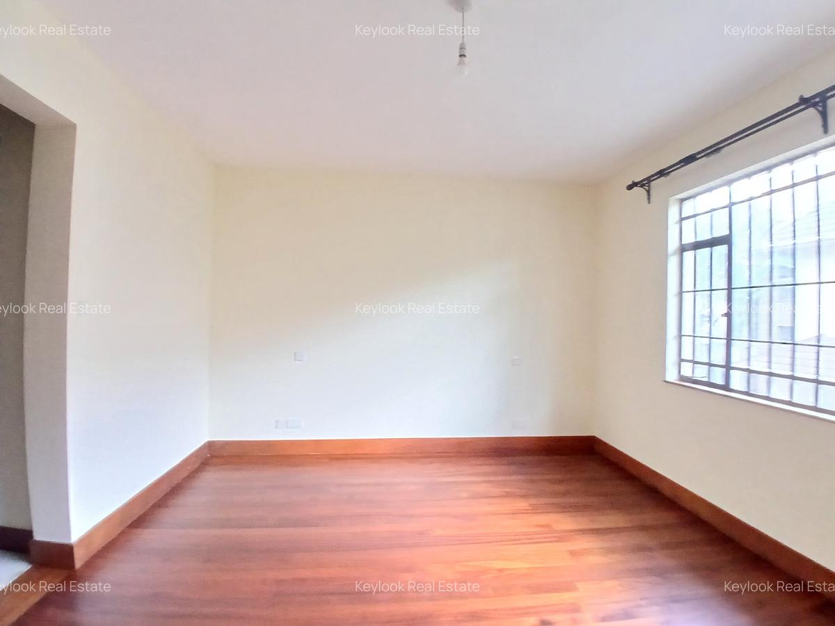 5 Bed Townhouse with En Suite at Lavington - 17