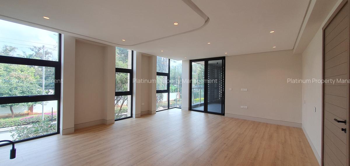 5 Bed Villa with En Suite in Westlands Area - 11