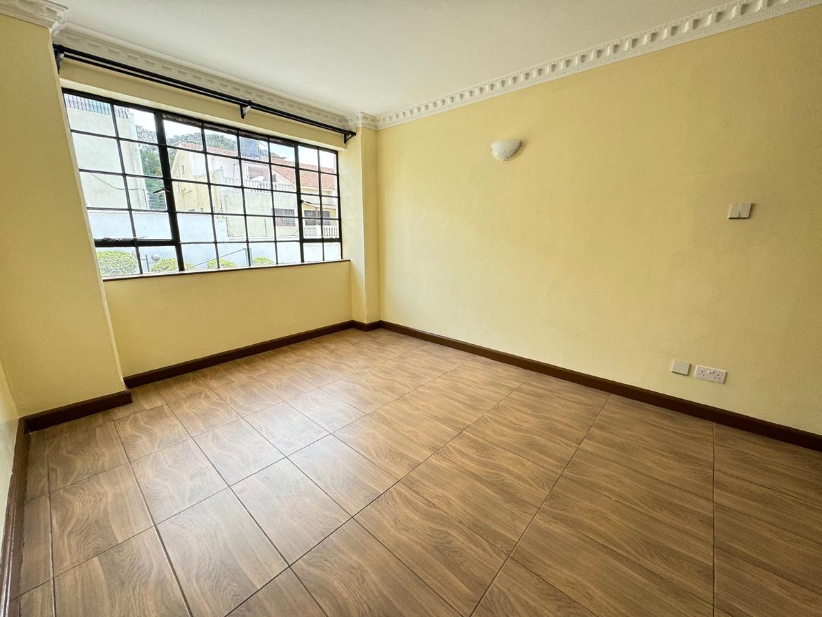 5 Bed Townhouse with En Suite in Lavington - 4