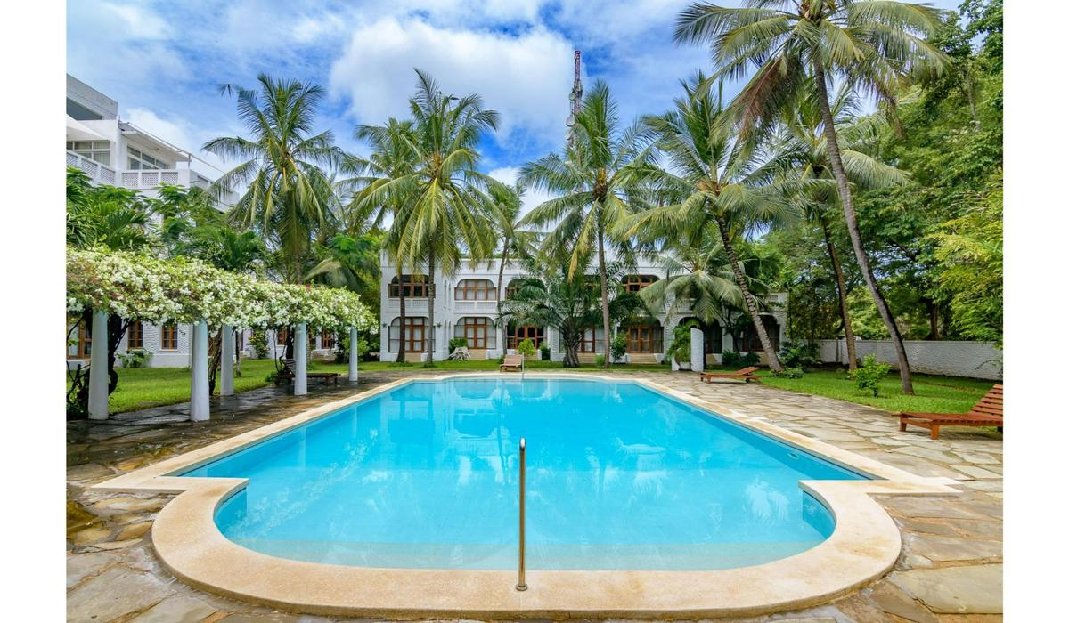 Studio Apartment with Swimming Pool in Diani - 1