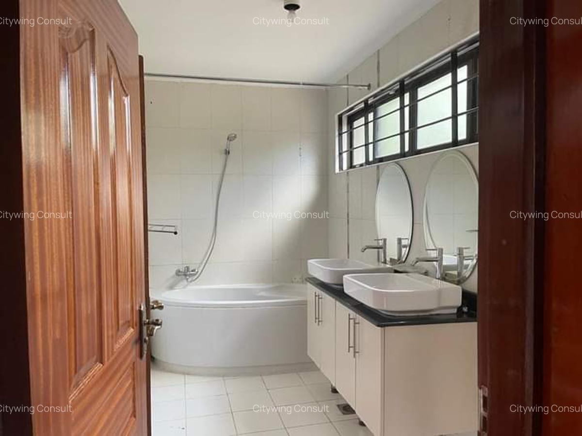 5 Bed Townhouse with En Suite at Convent Drive - 17