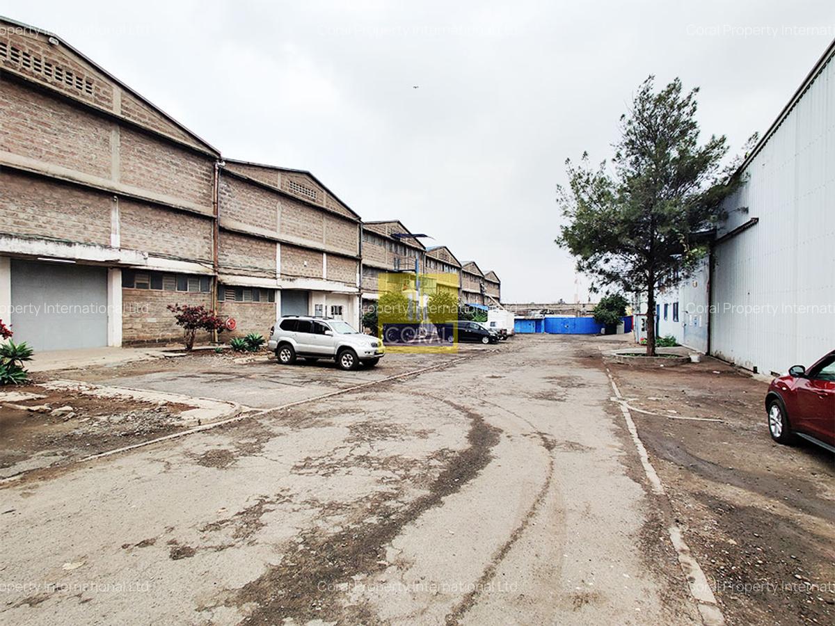 Warehouse with Parking in Industrial Area - 4