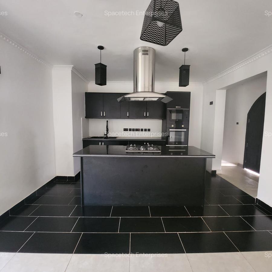 3 Bed House with En Suite in Runda - 5