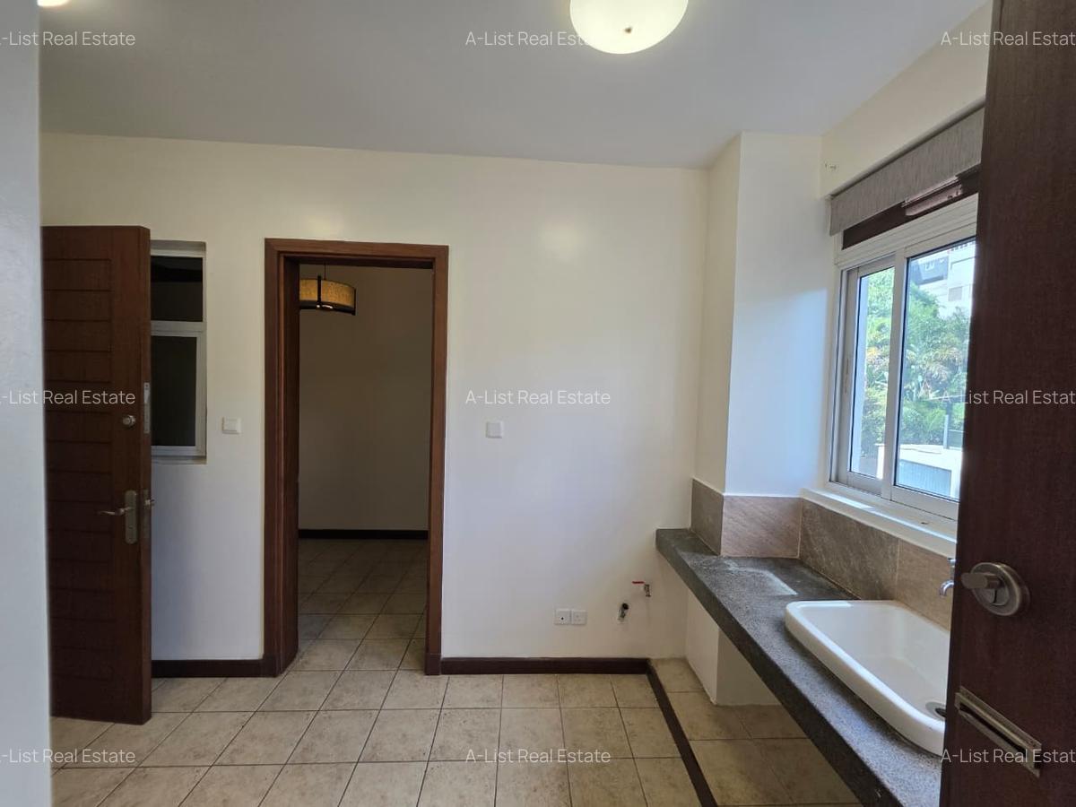 4 Bed Apartment with En Suite at General Mathenge - 16