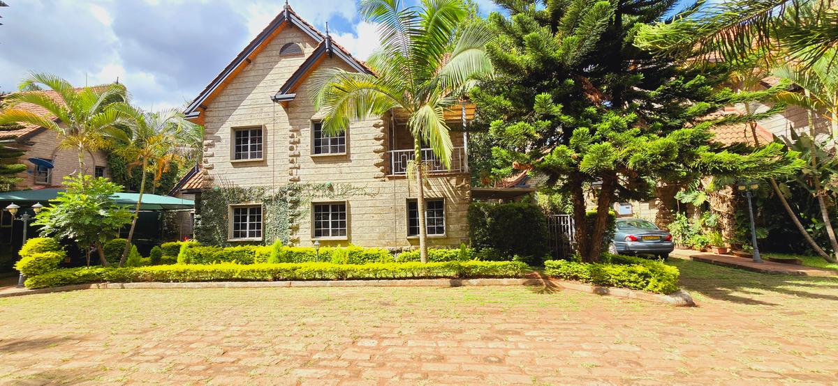 5 Bed Townhouse with En Suite at Othaya Road - 1