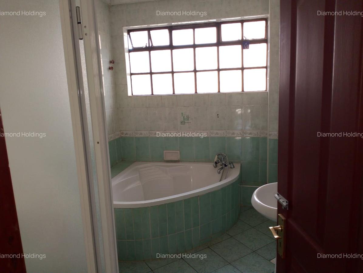 3 Bed Apartment with En Suite at Parklands - 5