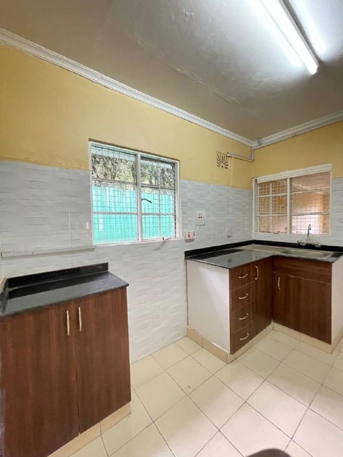 5 Bed Townhouse with En Suite in Rosslyn - 4