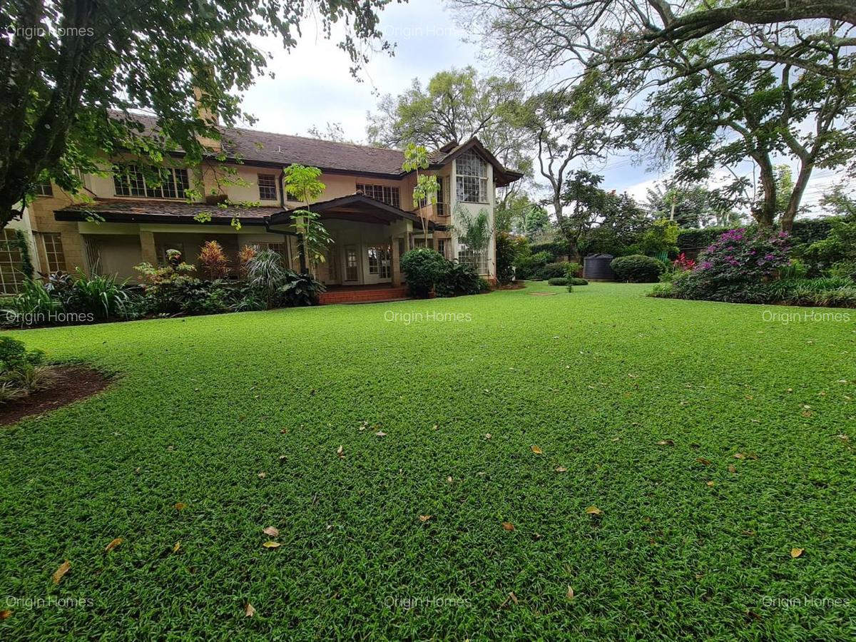 5 Bed House with En Suite at Rosslyn - 1