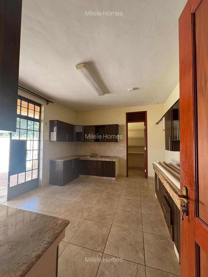 4 Bed Villa with En Suite at Eagle Park - 6