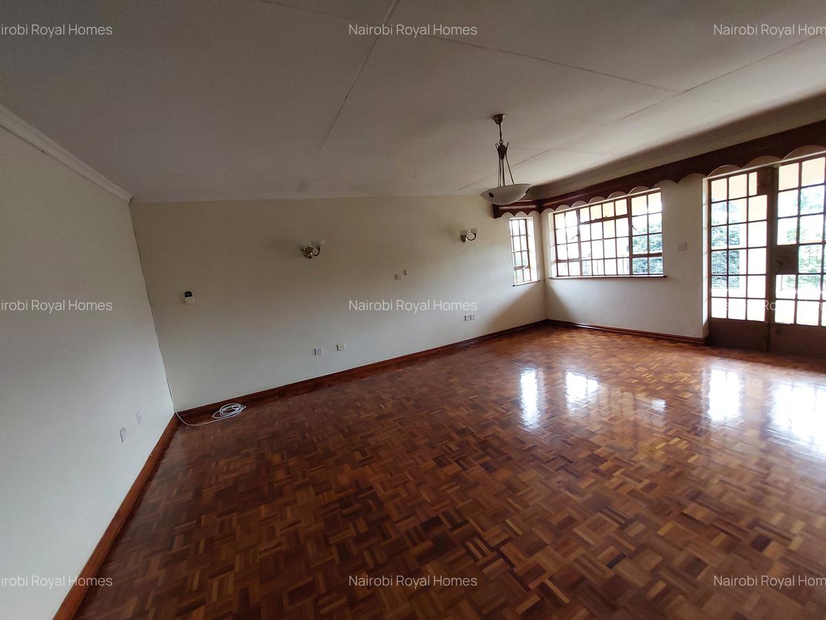 5 Bed House with En Suite at Daisy Road - 13