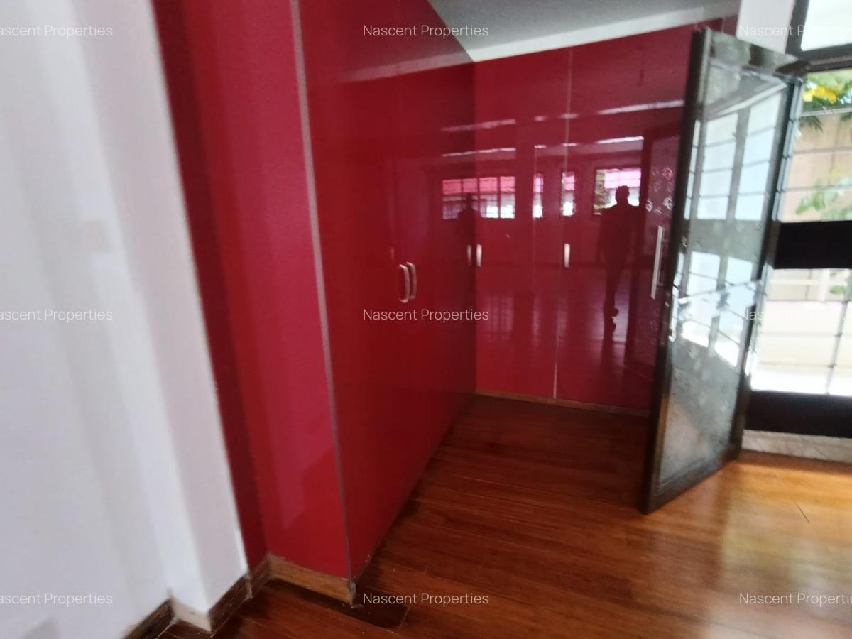 5 Bed Townhouse with En Suite in Lavington - 6