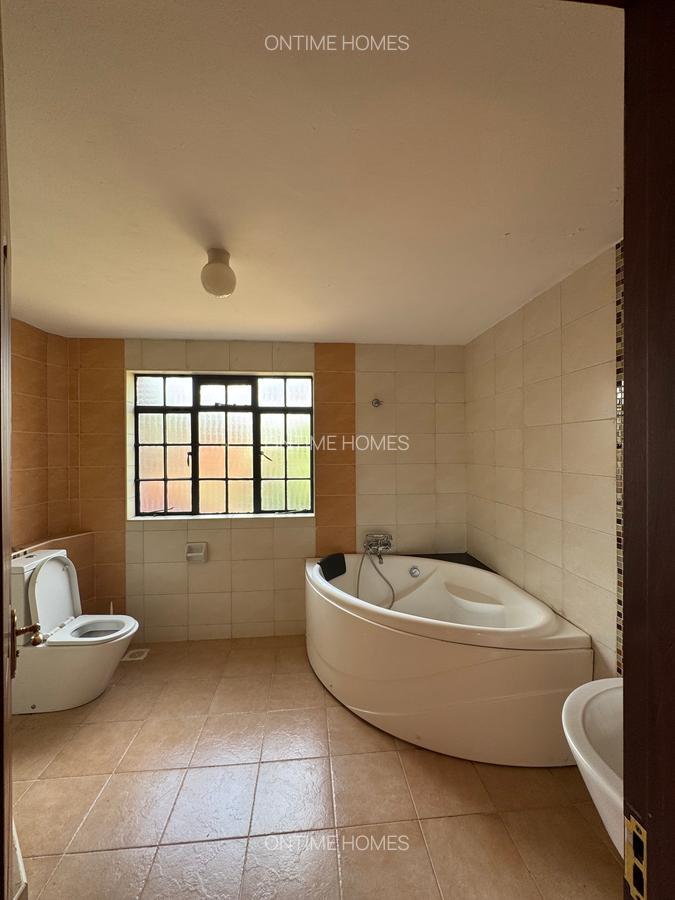 5 Bed Villa with En Suite at Lavington - 6