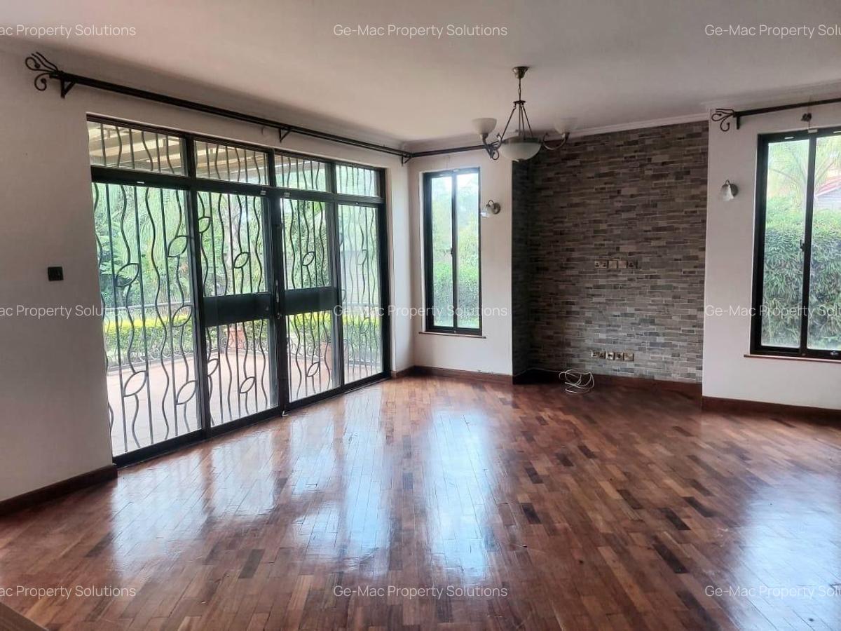 4 Bed House with En Suite in Garden Estate - 4