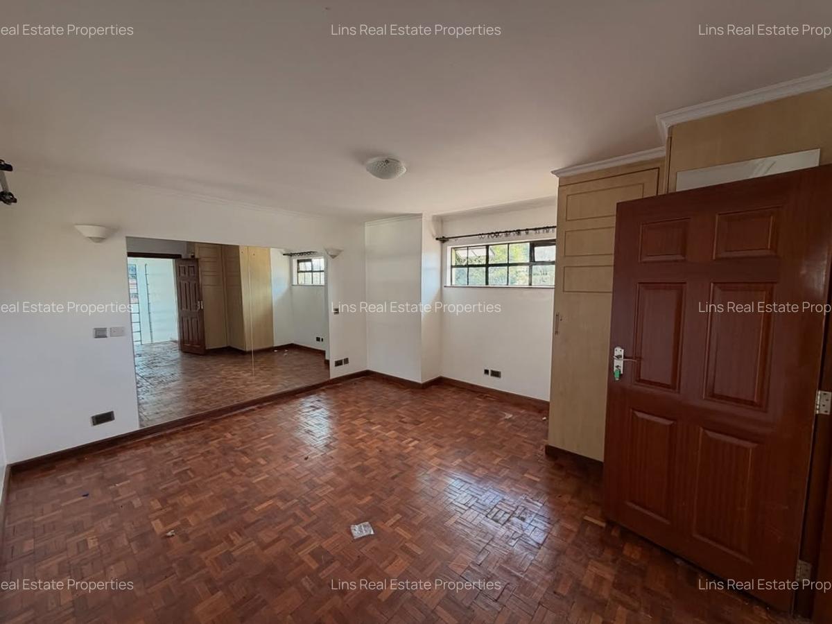 5 Bed Townhouse with En Suite in Lavington - 19