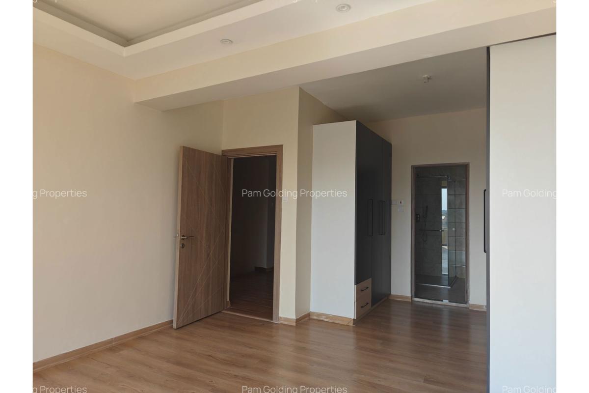 5 Bed Apartment with En Suite in Parklands - 7