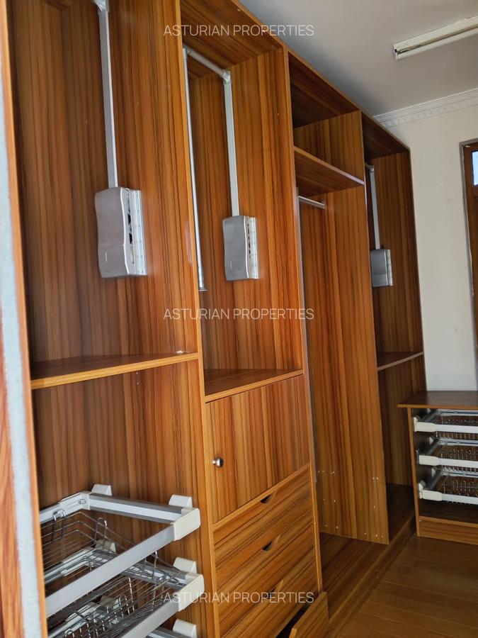 5 Bed Townhouse with En Suite in Lavington - 17