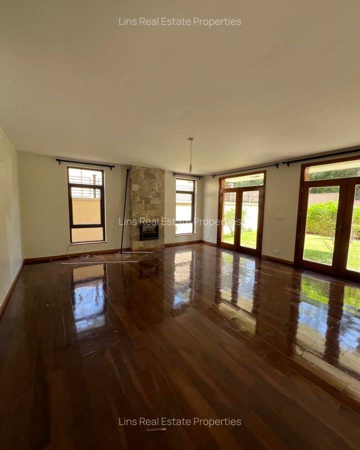 5 Bed Townhouse with En Suite in Lavington - 2