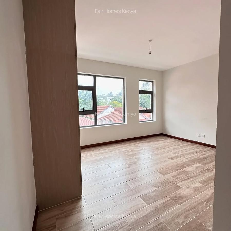 6 Bed Townhouse with En Suite at Lavington Green - 10