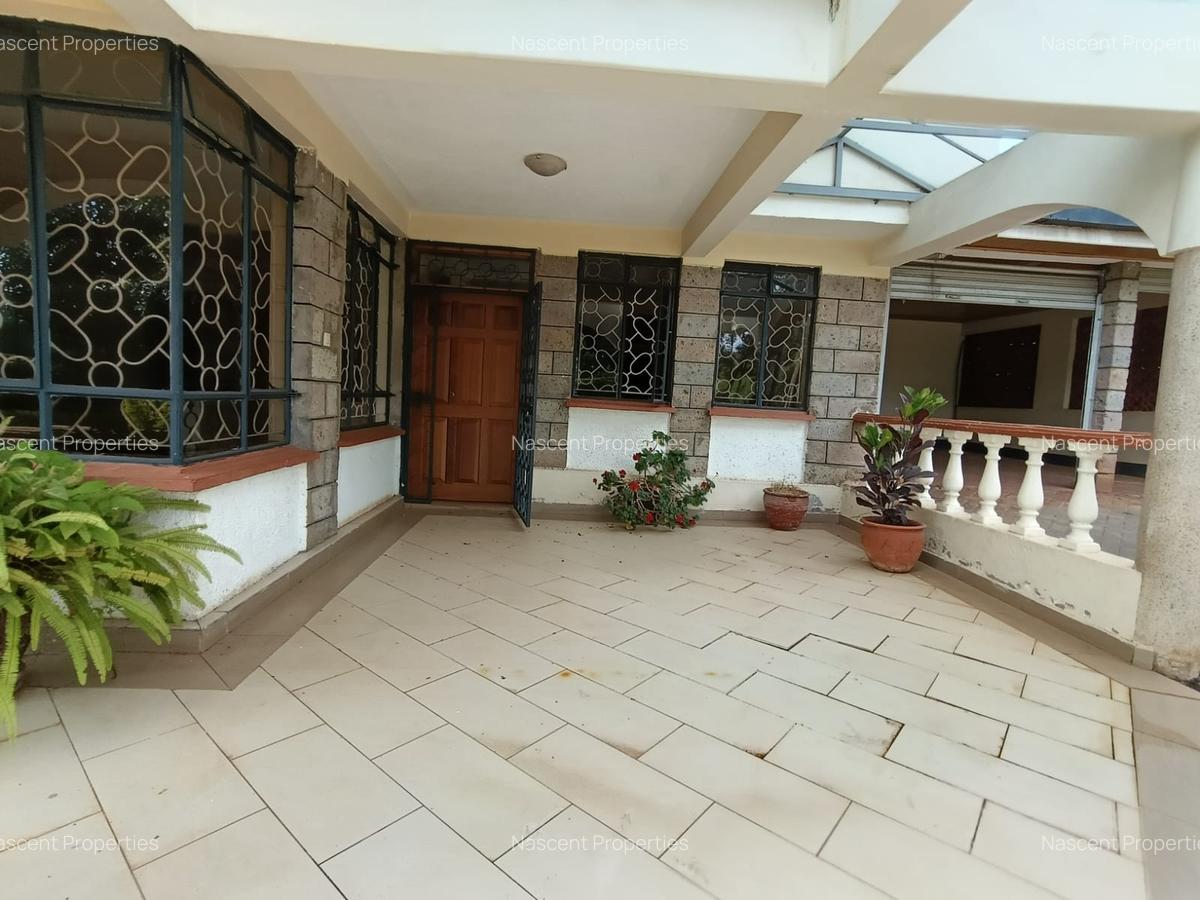 6 Bed House with En Suite in Runda - 3