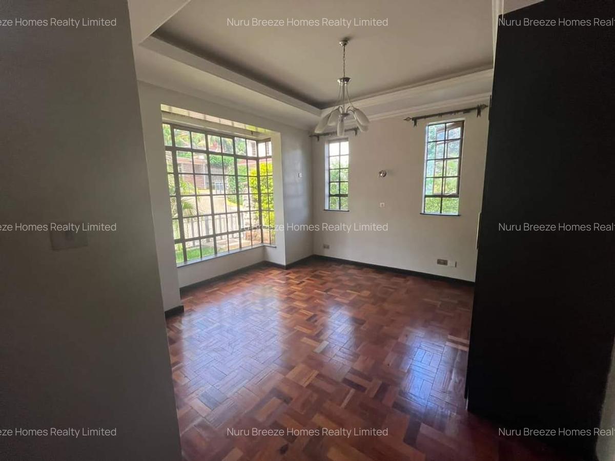 4 Bed Townhouse with En Suite in Rosslyn - 6