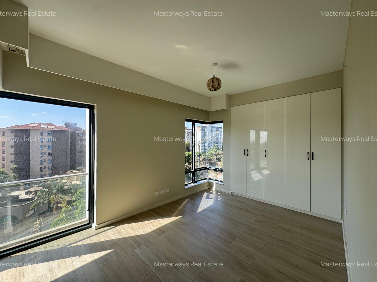 2 Bed Apartment with En Suite in Riverside - 5