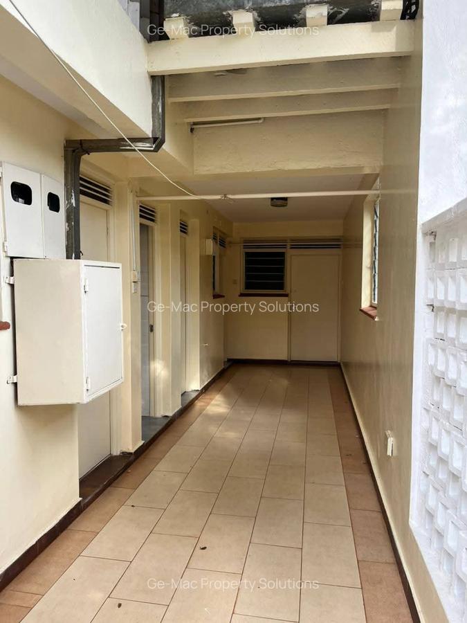 5 Bed House with En Suite in Runda - 10