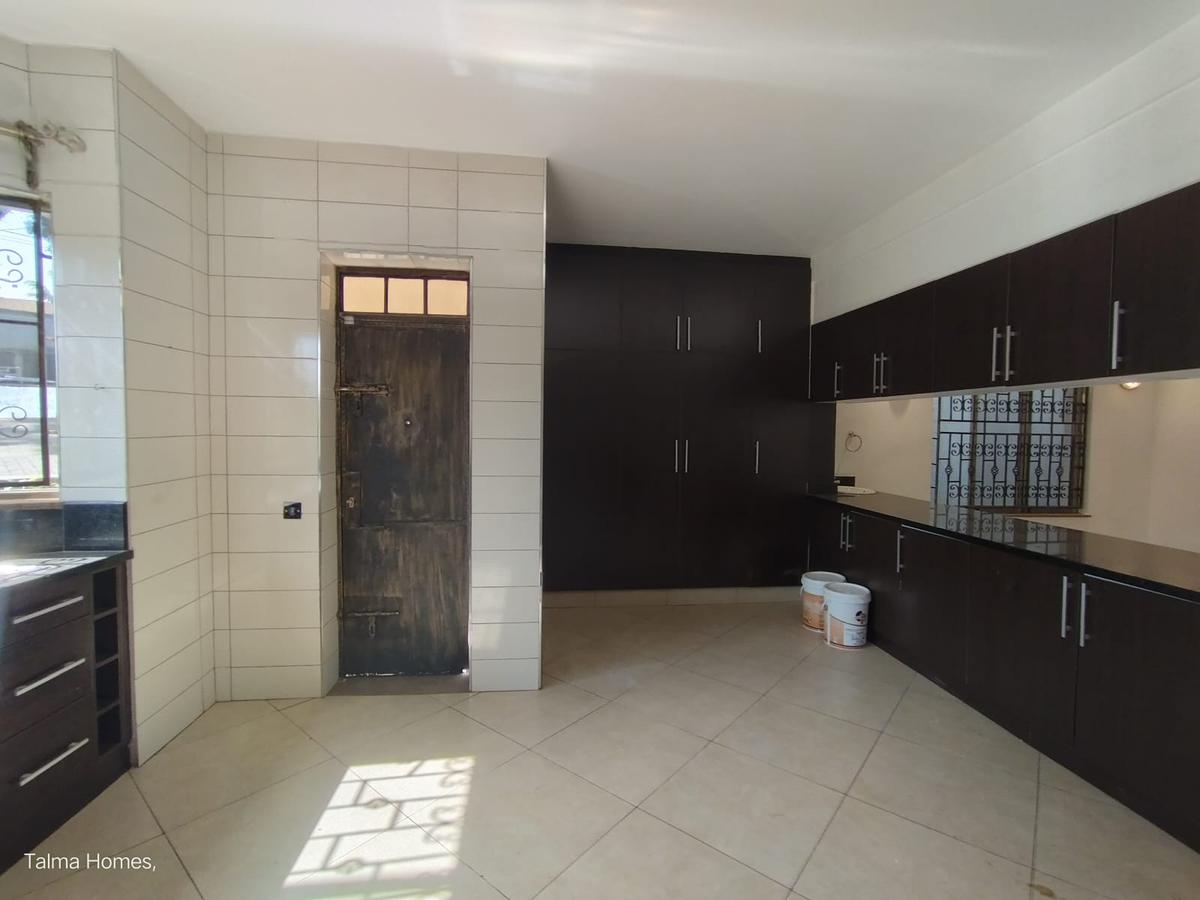 4 Bed Townhouse with En Suite at Eldama Ravine Road - 18