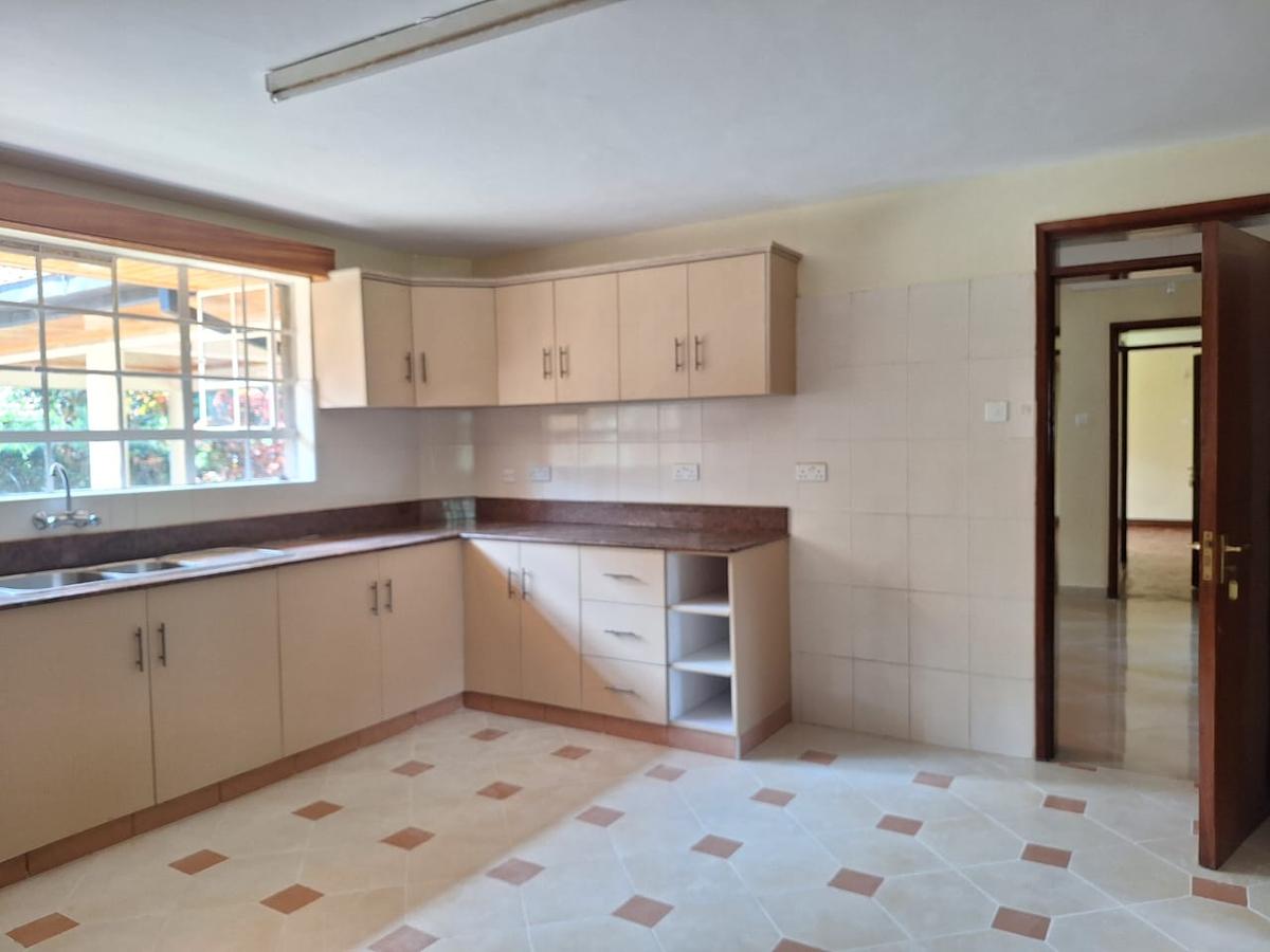 4 Bed House with En Suite in Runda - 17