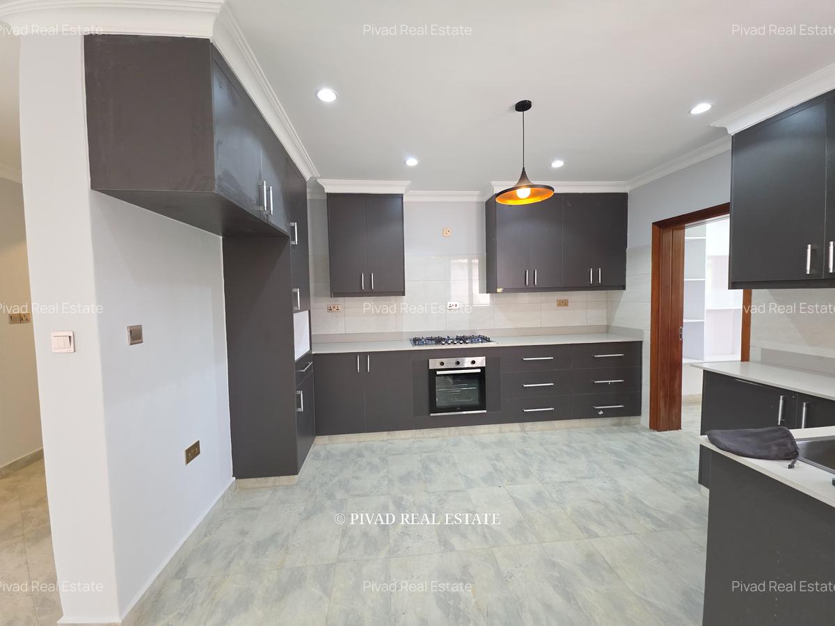 3 Bed Apartment with Garden at Thome Estate - 12