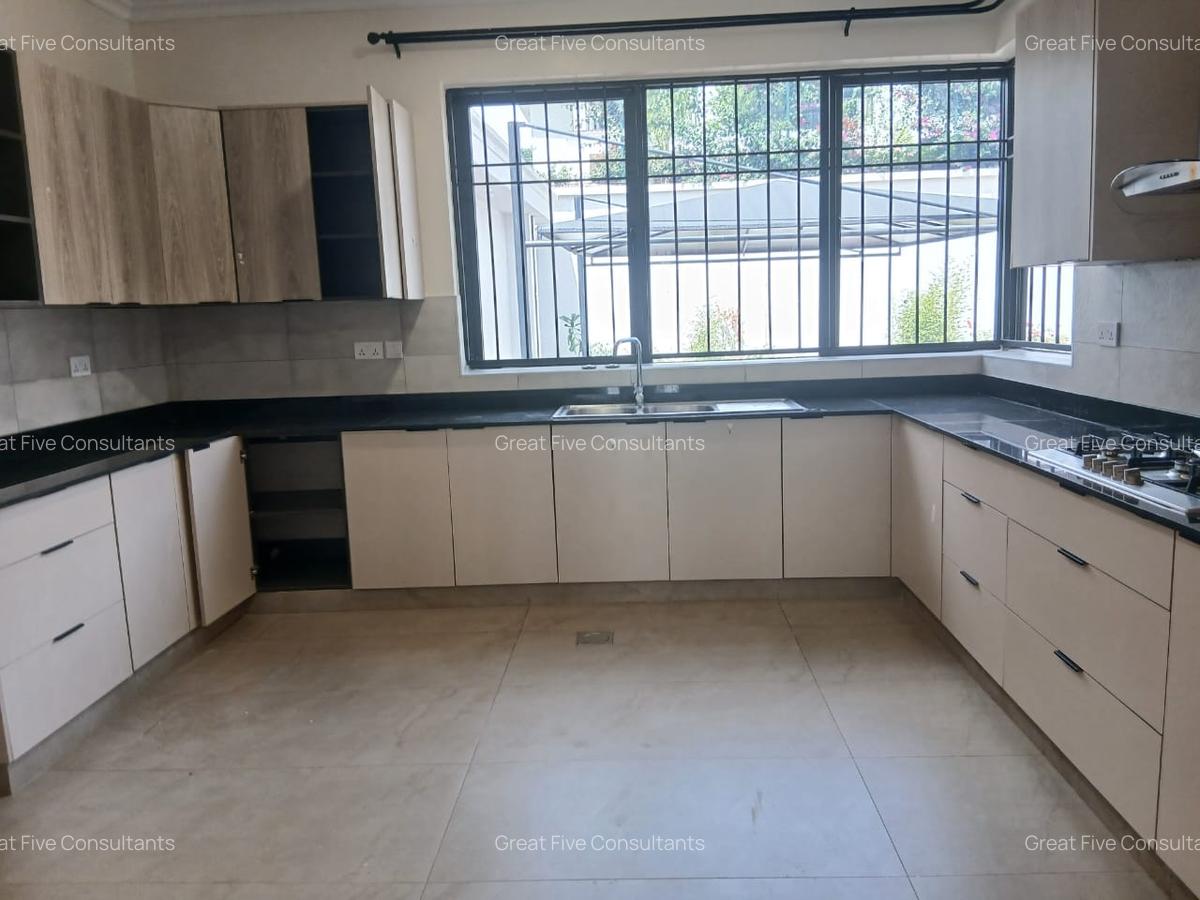 6 Bed Villa with En Suite in Loresho - 10