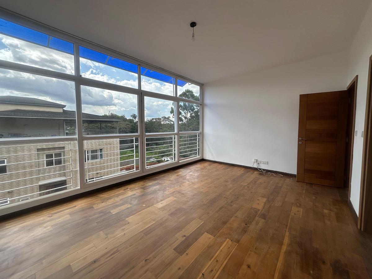 5 Bed Villa with En Suite at Lavington - 9