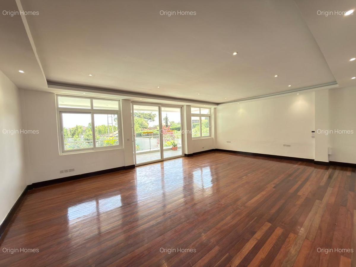 5 Bed House with En Suite in Runda - 4