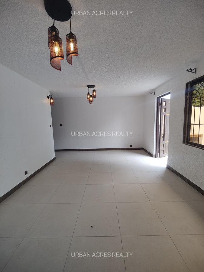 3 Bed Townhouse with En Suite in South C - 16