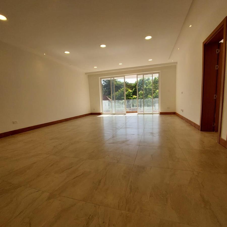serviced 2 bed apartment with en suite in parklands
