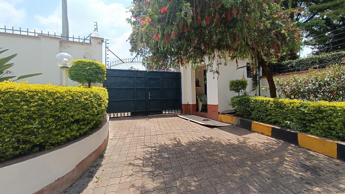 6 Bed House with En Suite at Pan African Insurance - 4