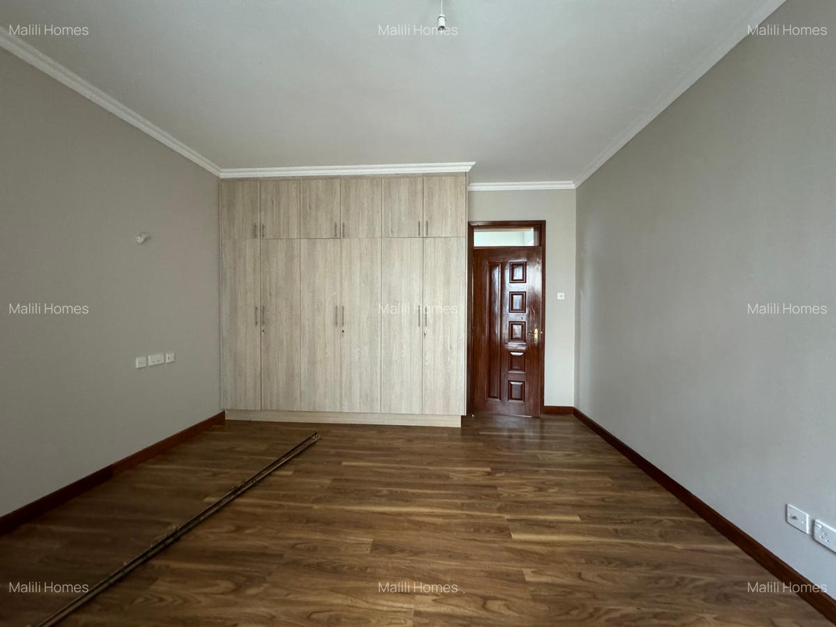 3 Bed Apartment in Riverside - 11