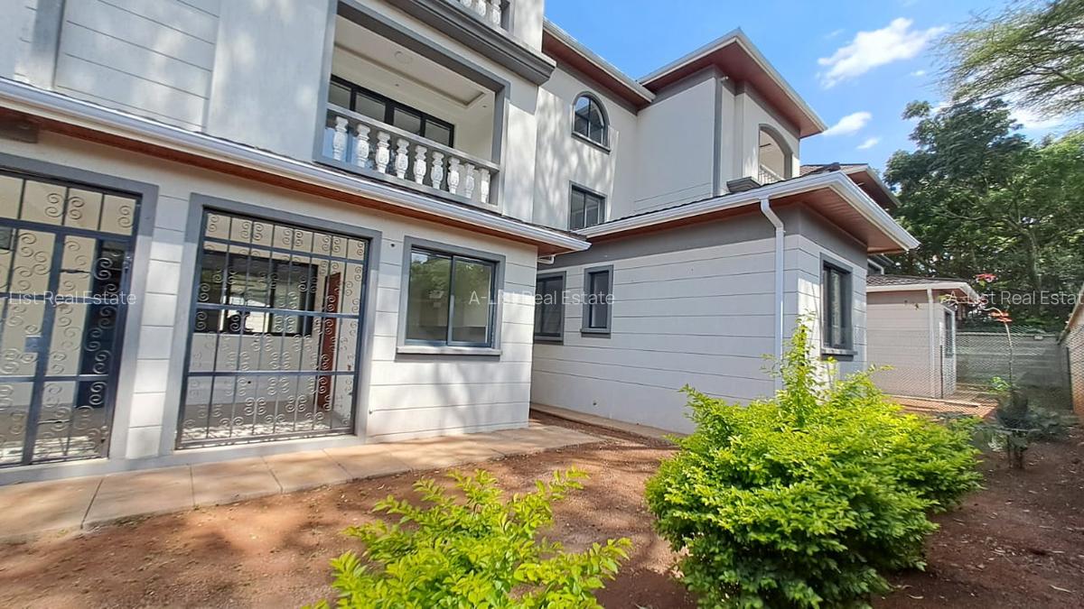 5 Bed Townhouse with En Suite at James Gichuru - 17