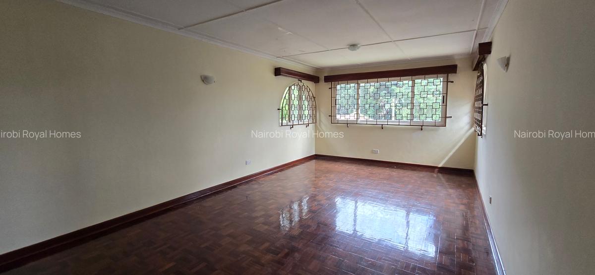 5 Bed Townhouse with En Suite at Lavington Green - 19